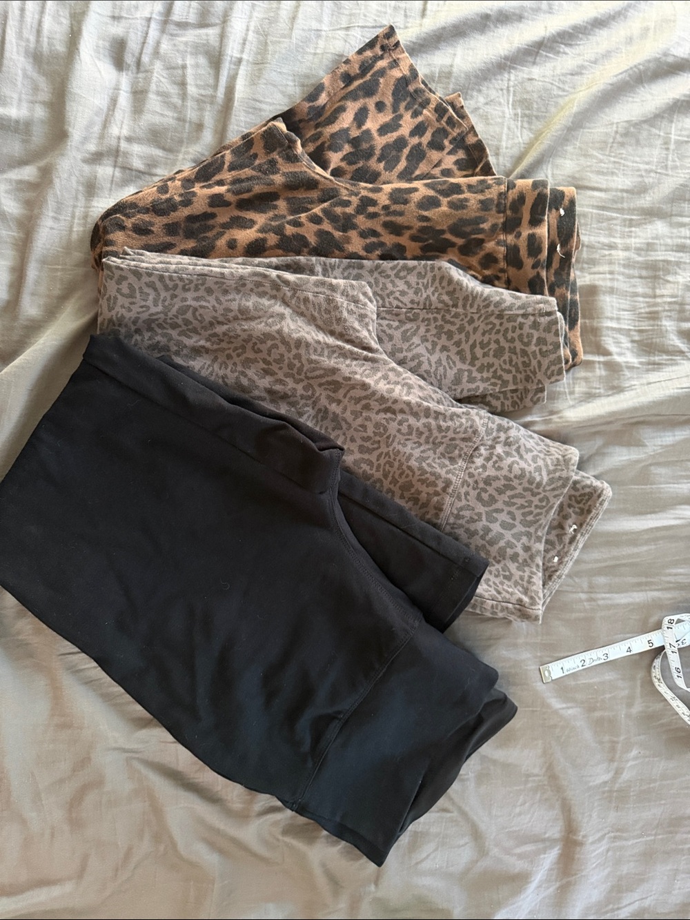 3 for 1 pants/leggings size L and M (would fit an XL- L fine).